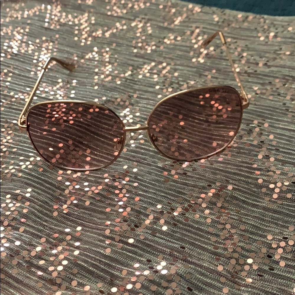 Tommy Hilfiger shades